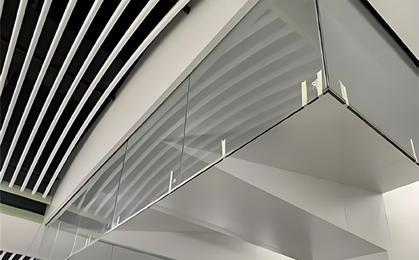 双河玻璃挡烟垂壁