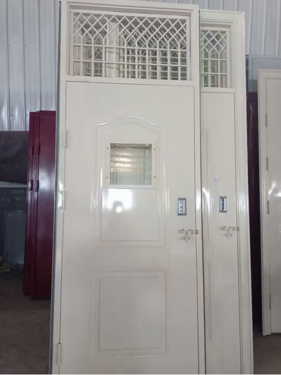 双河学校教室门