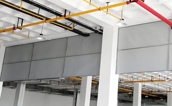 商场防烟分区常闭节点：双河挡烟垂壁高度与控制器接线图解