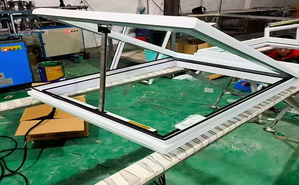 某地下车库出入口双河排烟窗配置工程