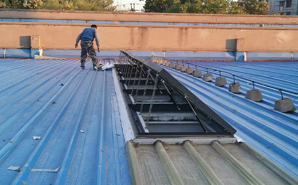 某区域性物流仓储中心双河排烟窗系统安装项目