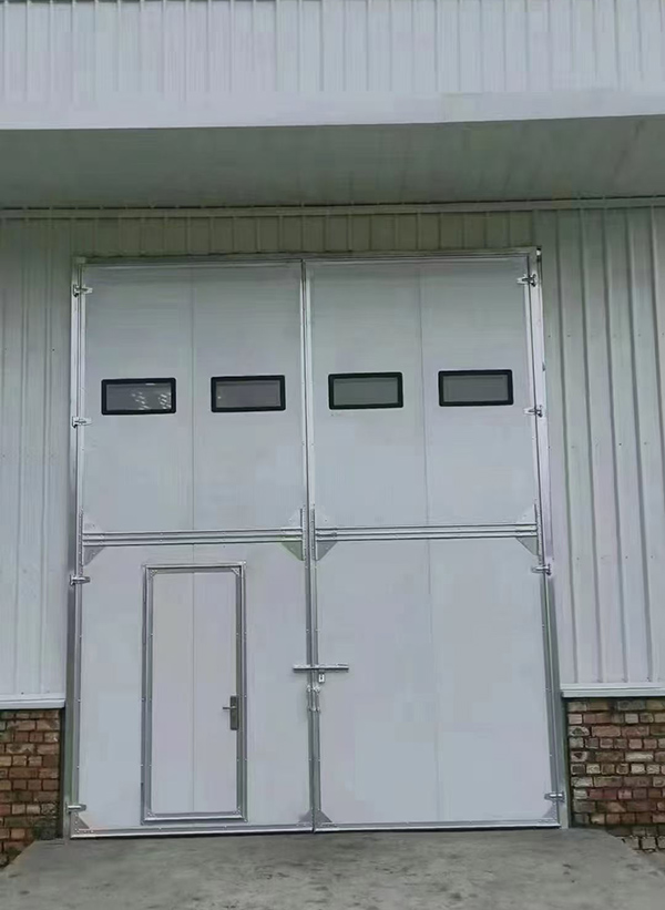 双河工业门在设备装配车间出入口的实施记录